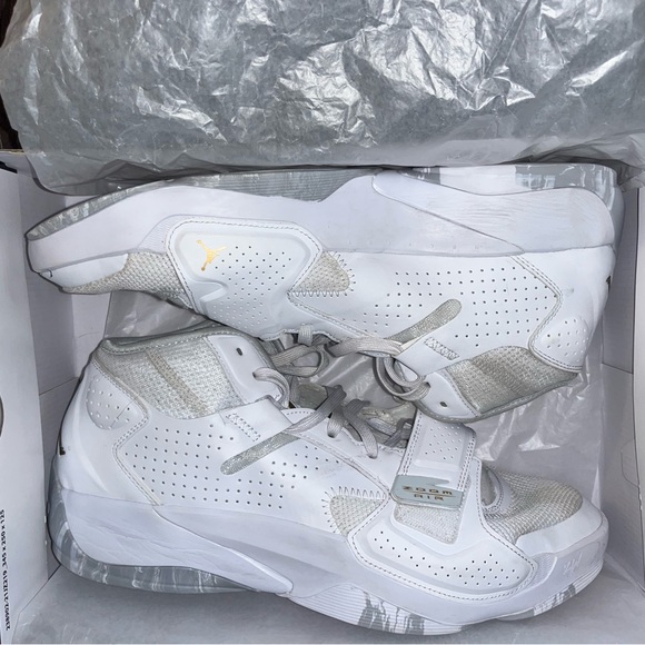 Men’s size 13 Jordan Zion 2TB
Basketball shoes - Picture 2 of 6